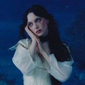 Holly Humberstone – Cruel World